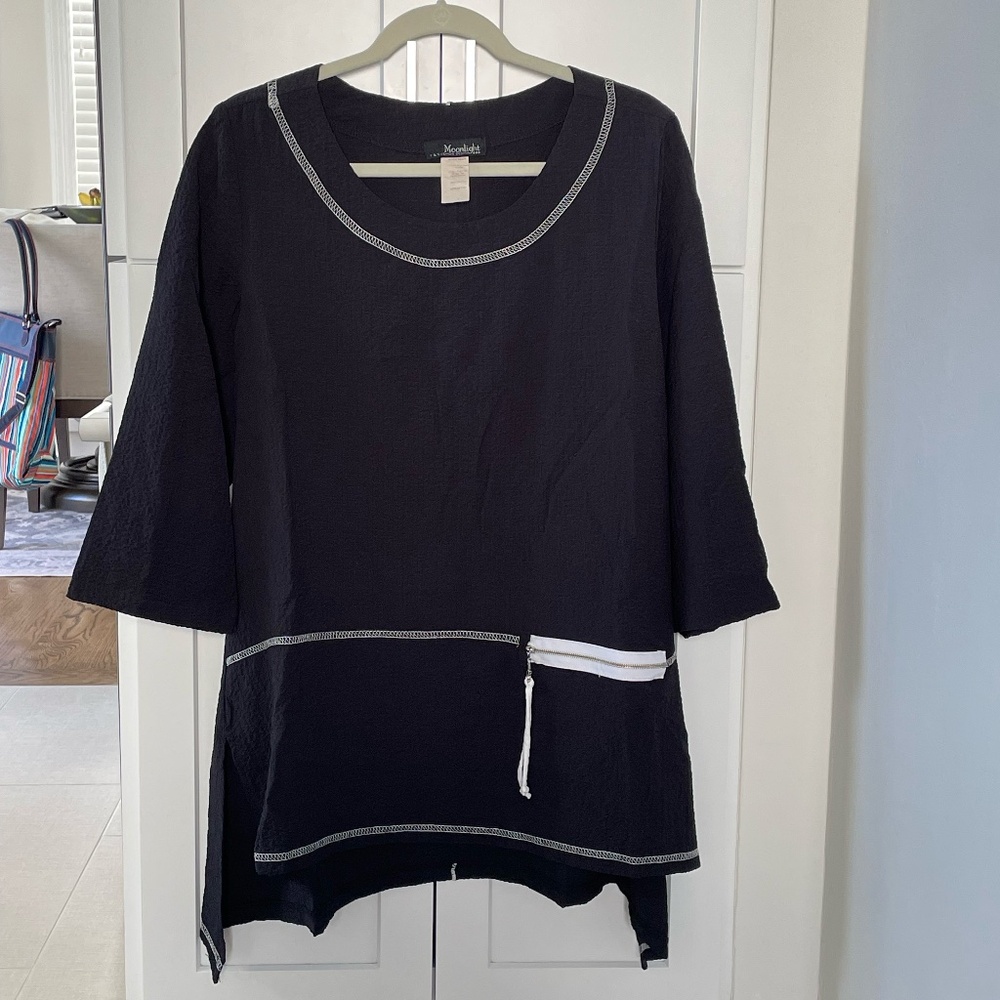 Artsy Black Tunic Size L 3/4-Length Sleeves